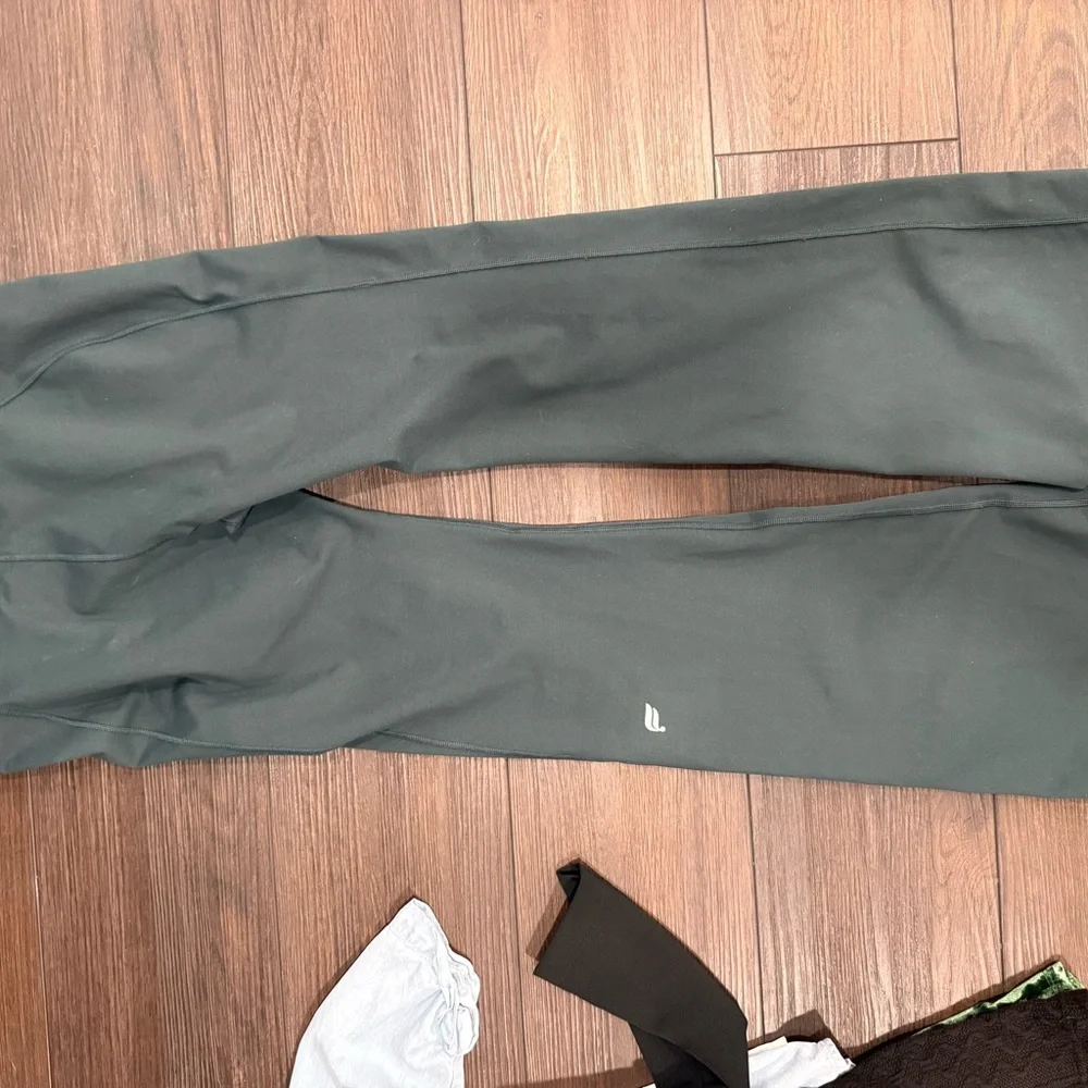 Fabletics Green Flared Pants - Picture 2 of 3